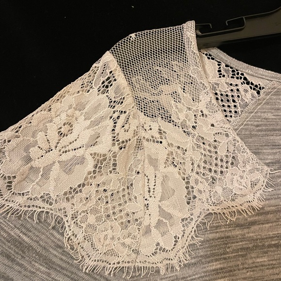 Torrid lace grey tshirt style - Picture 4 of 4